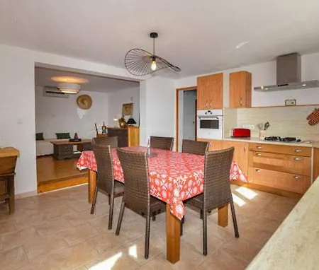Apartment Casa Marianic *